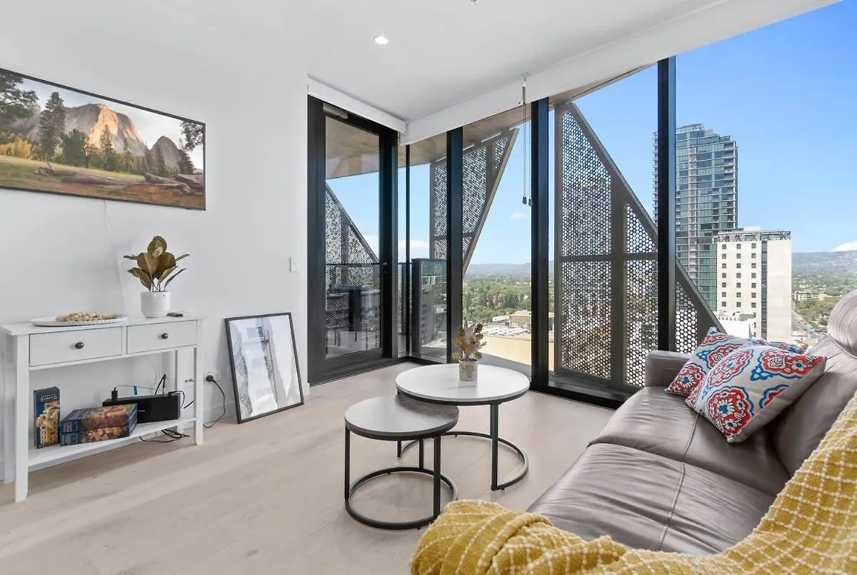 Adelaide Cbd Oasis - 2Br Realm Retreat - Level 19 Apartment