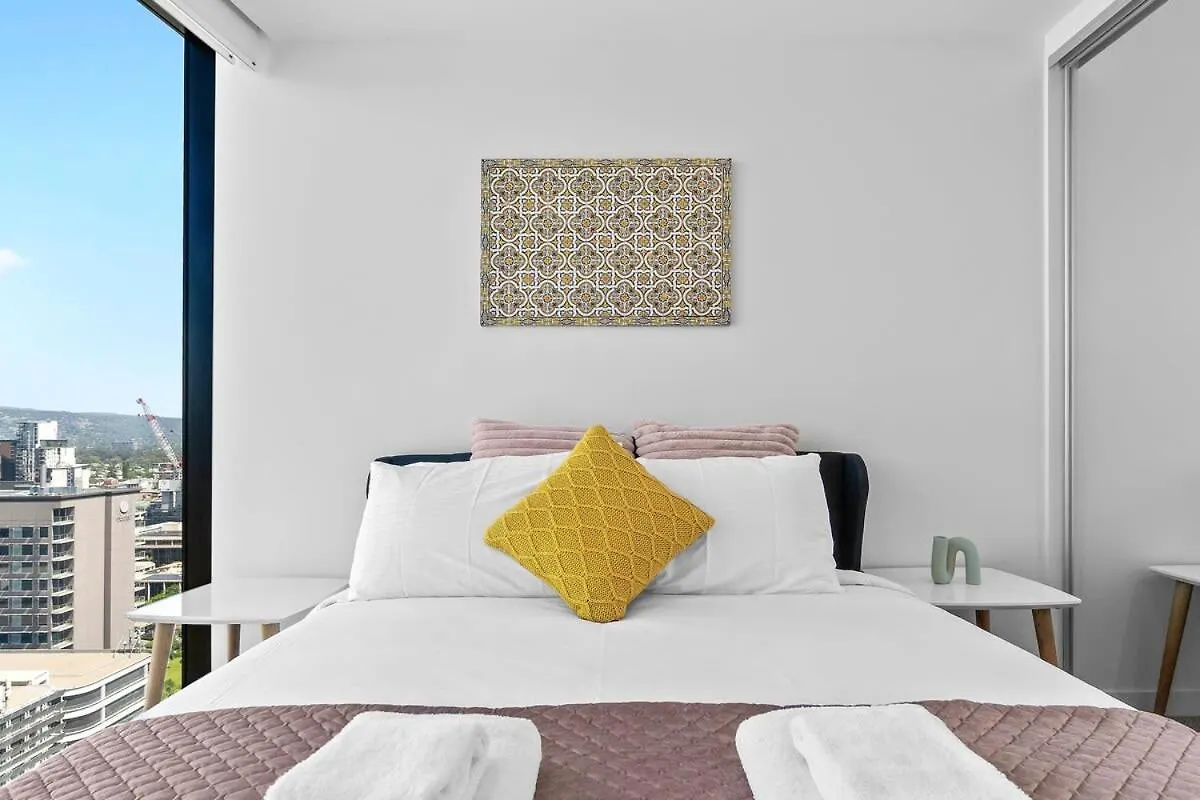 Adelaide Cbd Oasis - 2Br Realm Retreat - Level 19 Apartment