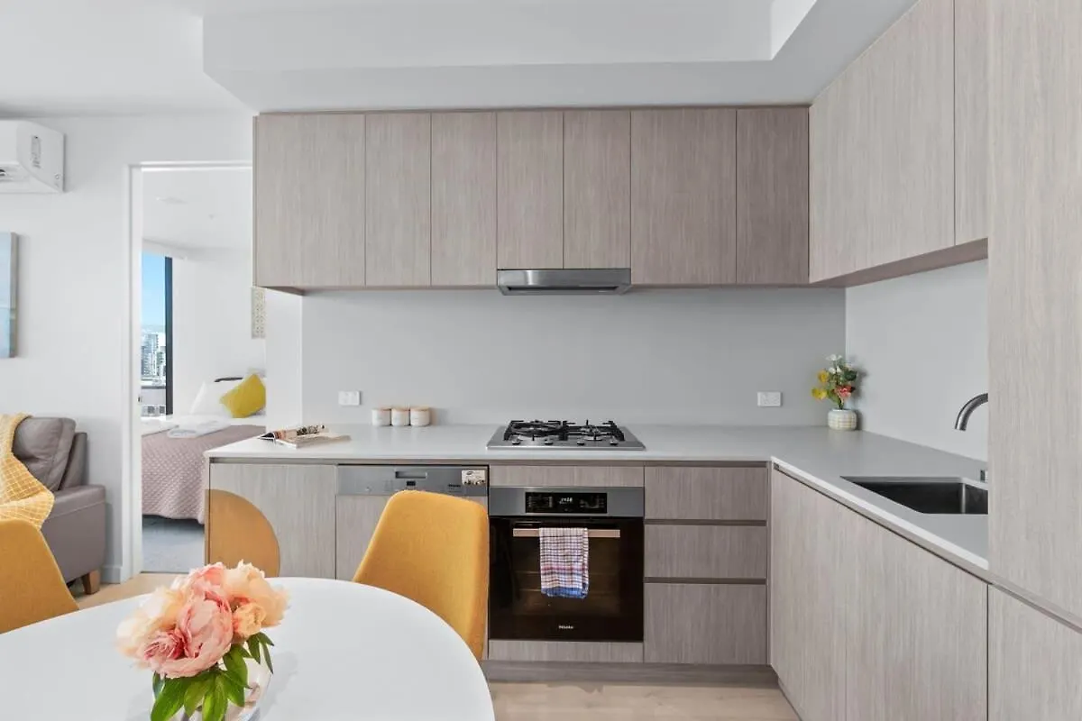 Adelaide Cbd Oasis - 2Br Realm Retreat - Level 19 Apartment