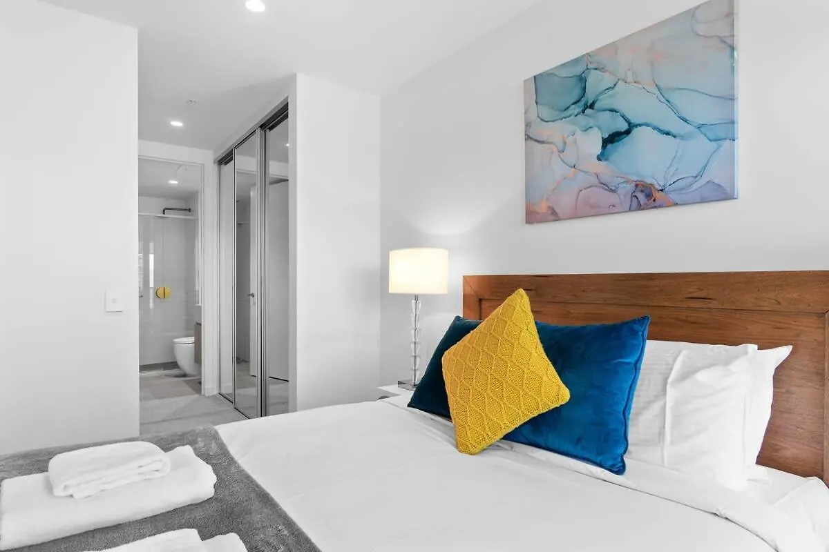 Adelaide Cbd Oasis - 2Br Realm Retreat - Level 19 Apartment