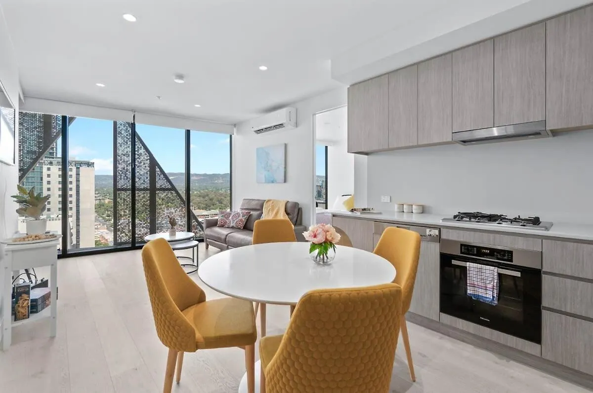 Adelaide Cbd Oasis - 2Br Realm Retreat - Level 19 Apartment